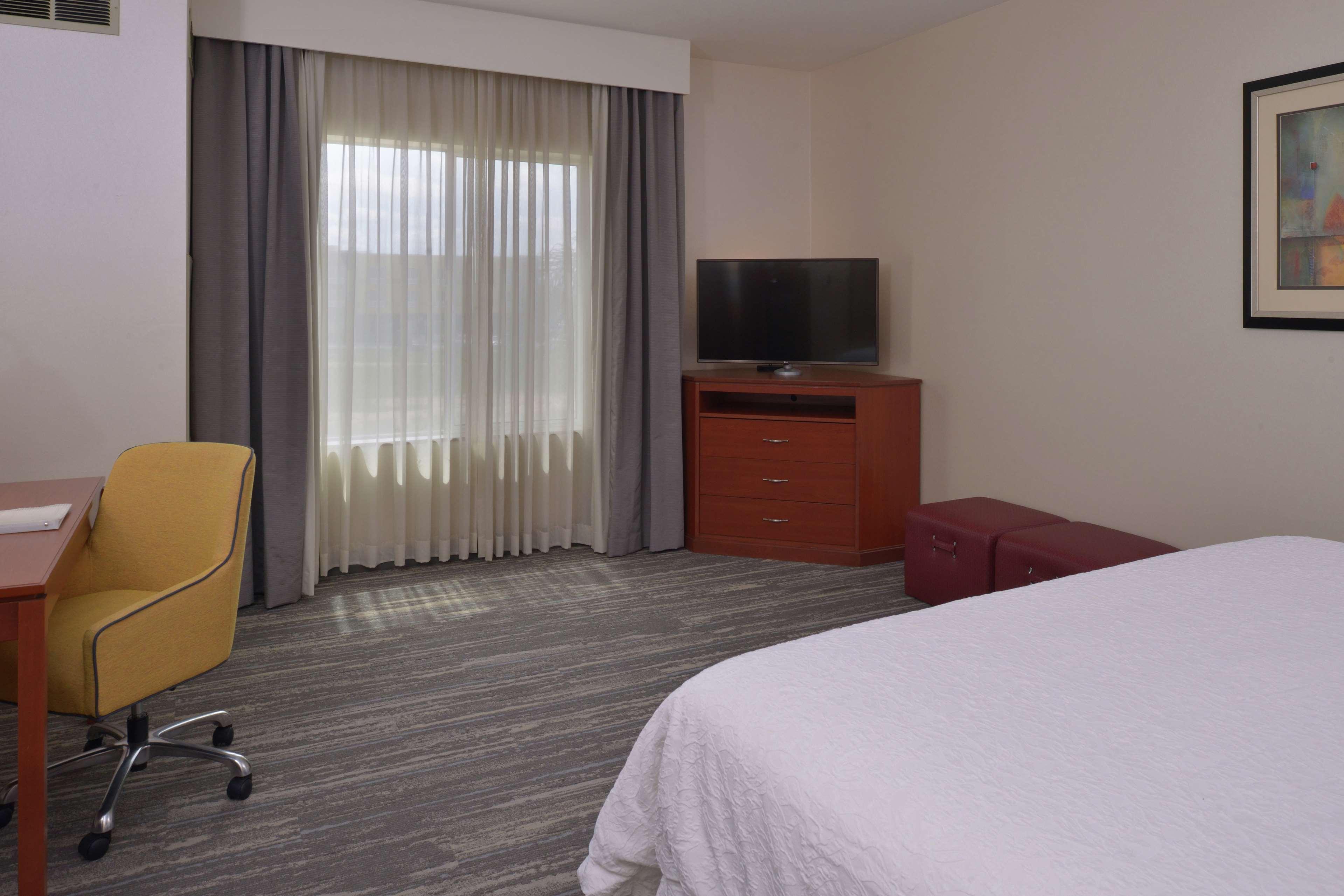 Hampton Inn And Suites Bakersfield North-Airport Exterior photo