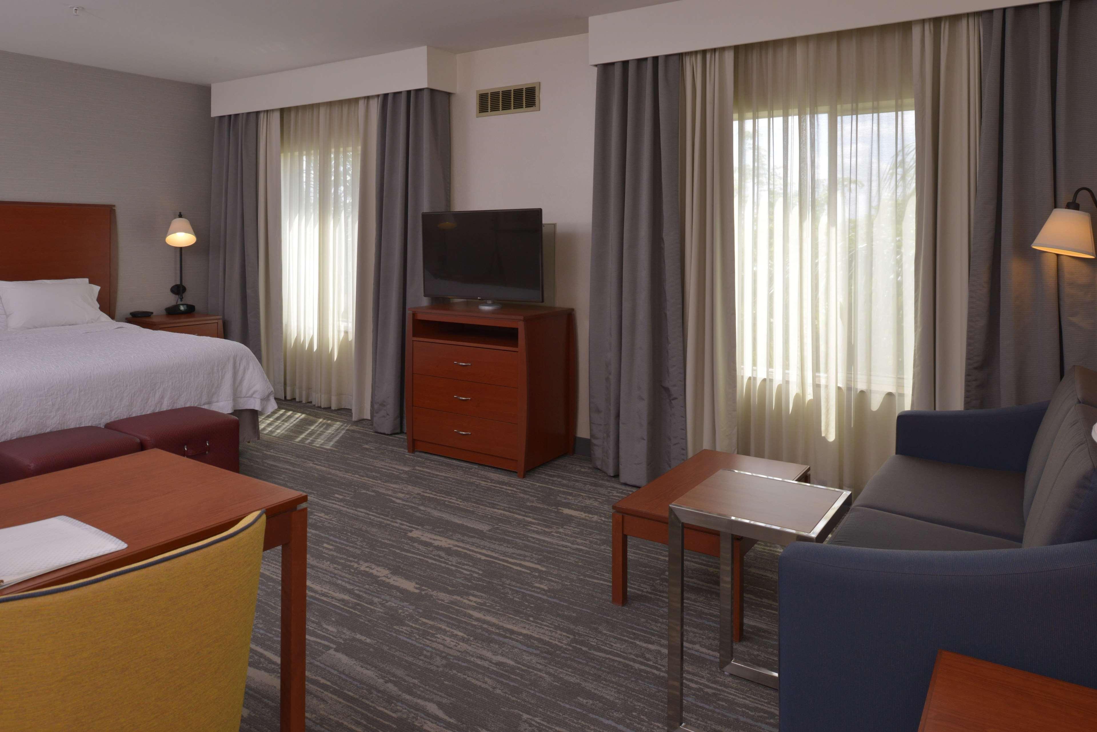 Hampton Inn And Suites Bakersfield North-Airport Exterior photo