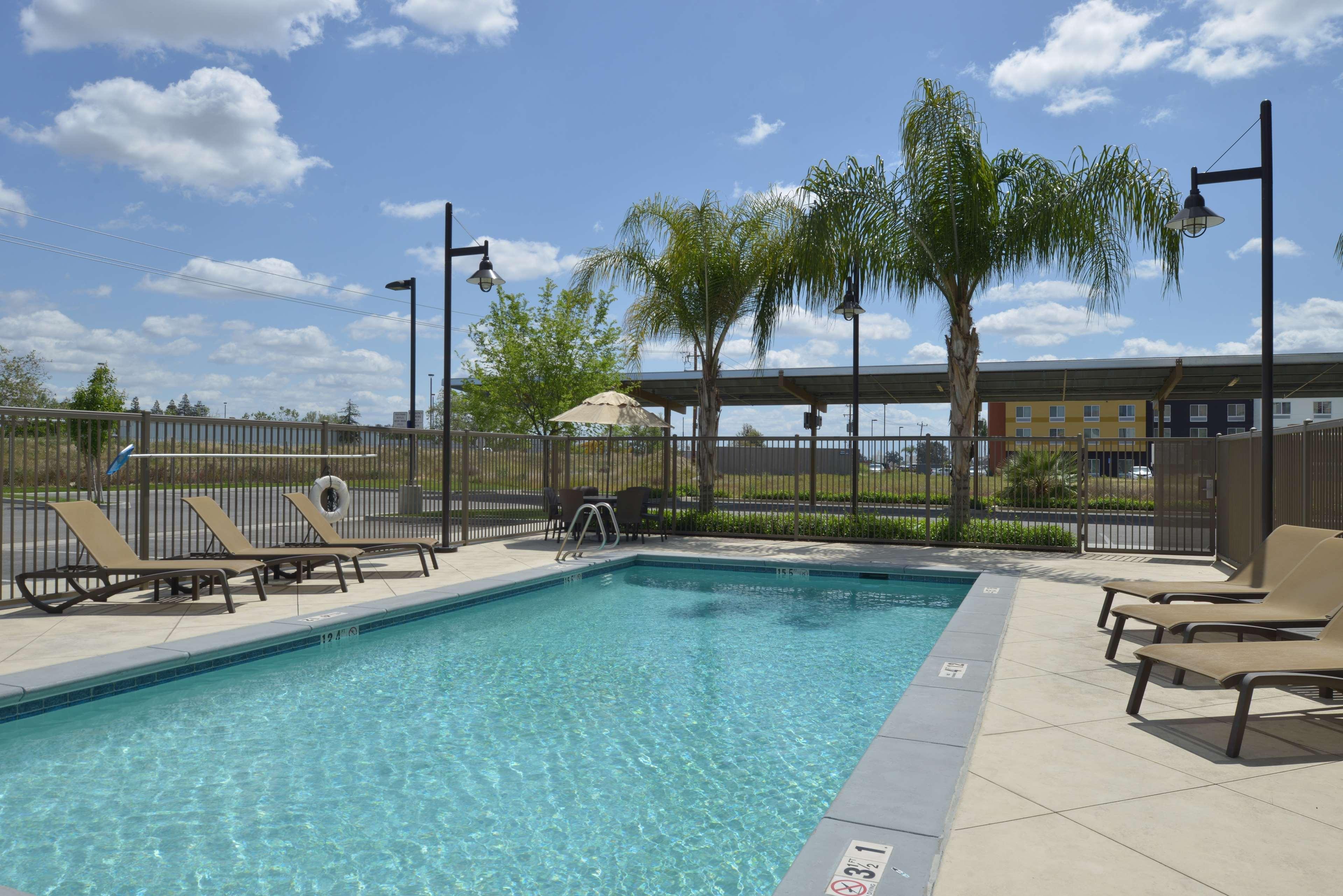 Hampton Inn And Suites Bakersfield North-Airport Exterior photo