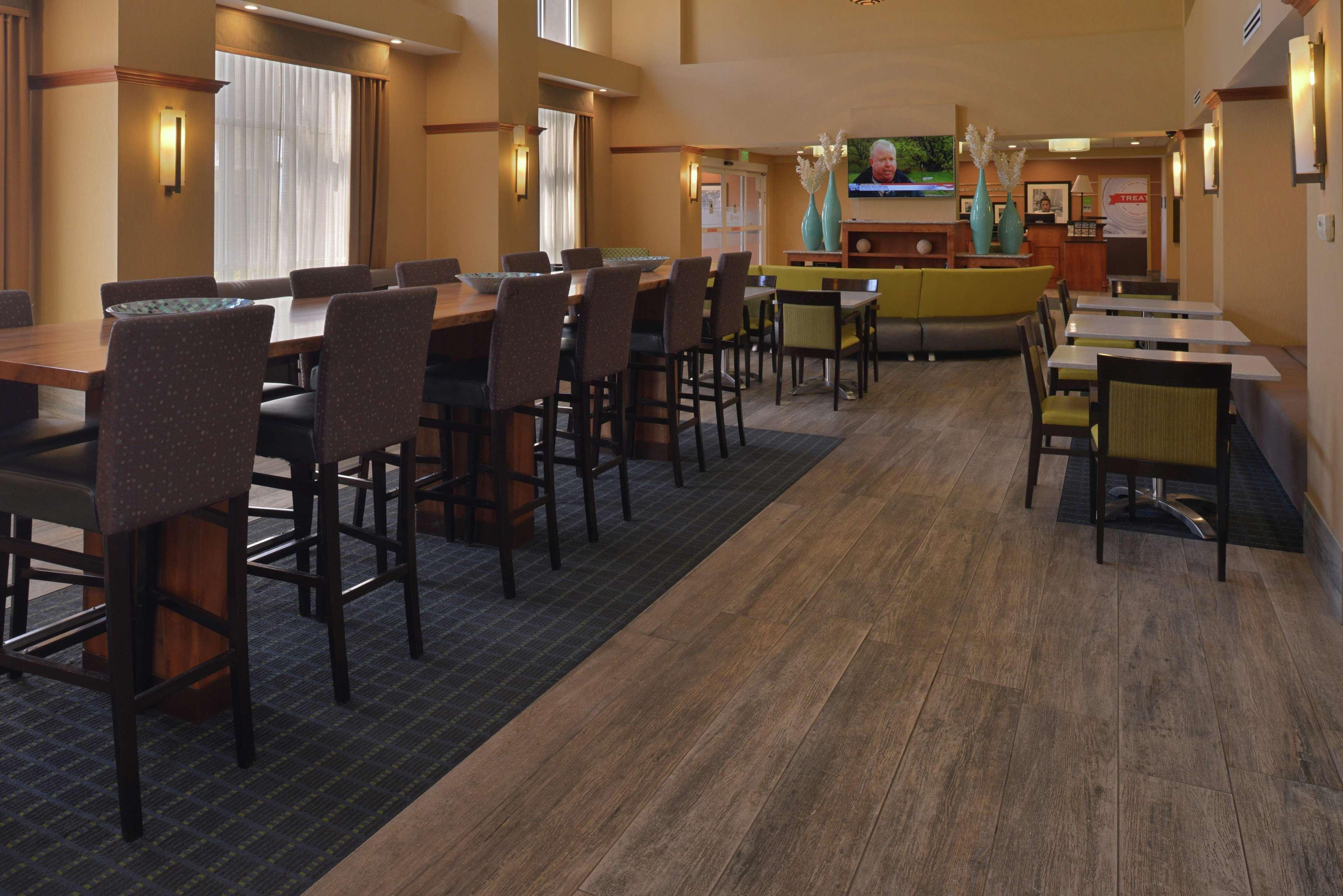 Hampton Inn And Suites Bakersfield North-Airport Exterior photo