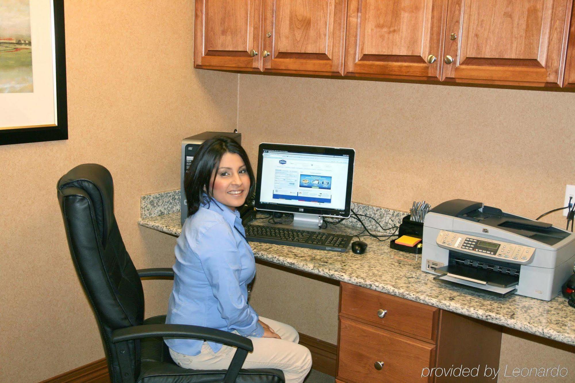 Hampton Inn And Suites Bakersfield North-Airport Facilities photo